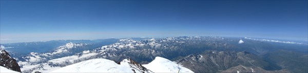 Эльбрус. Вид с западной вершины (5642 м над уровнем моря)